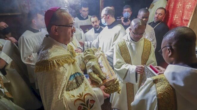 Pizzaballa, durante la misa del Gallo en Belén
