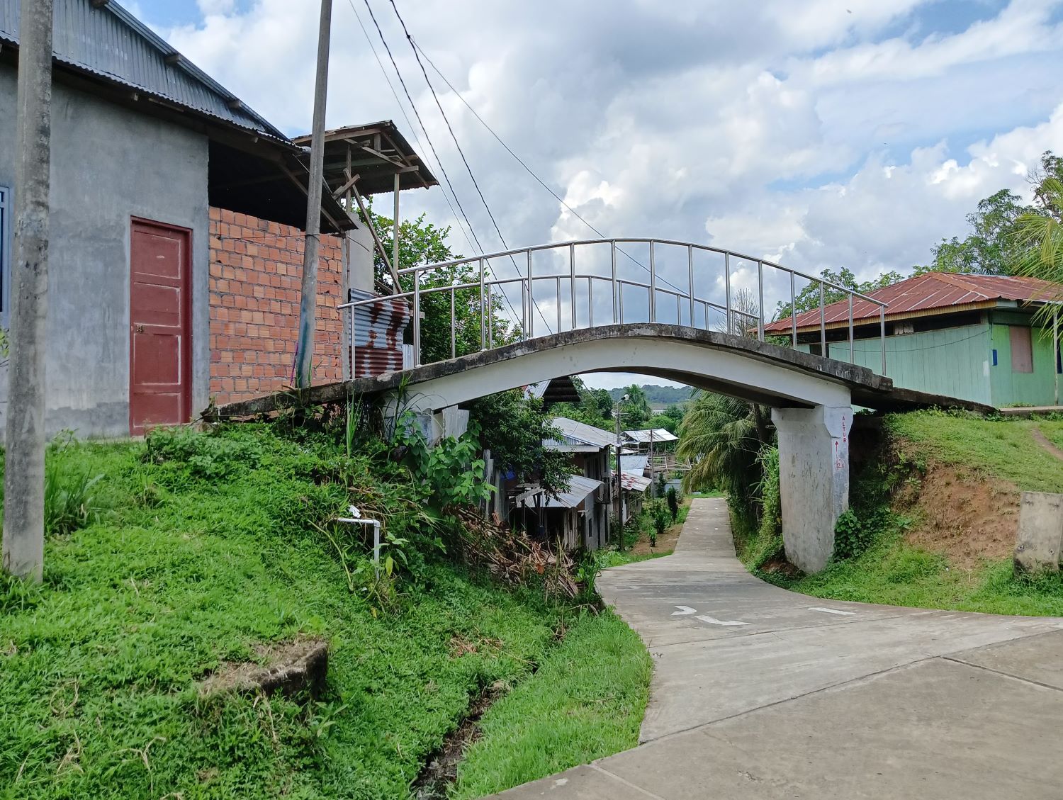 Puente "truncado" en San Pablo