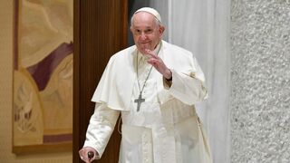 Francisco sigue adelante