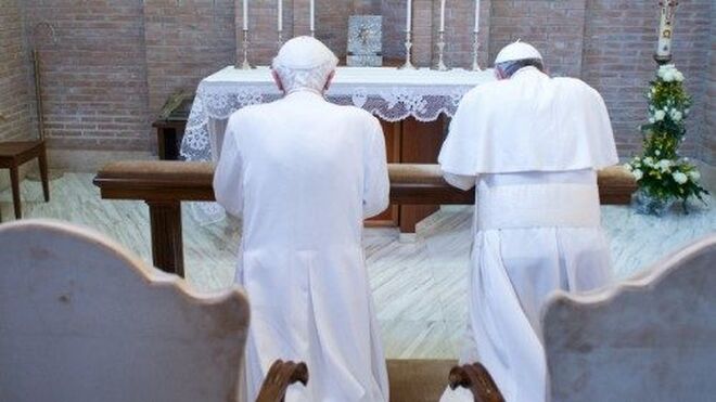 Los dos Papas, orando juntos
