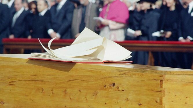 Benedicto XVI será enterrado en tres ataúdes, como sus antecesores