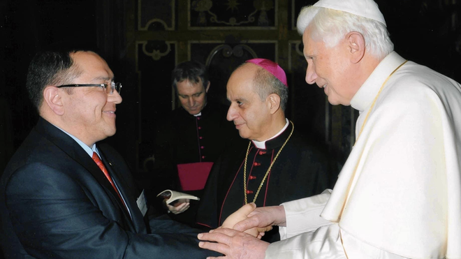 Benedicto saluda a Rodrigo Guerra
