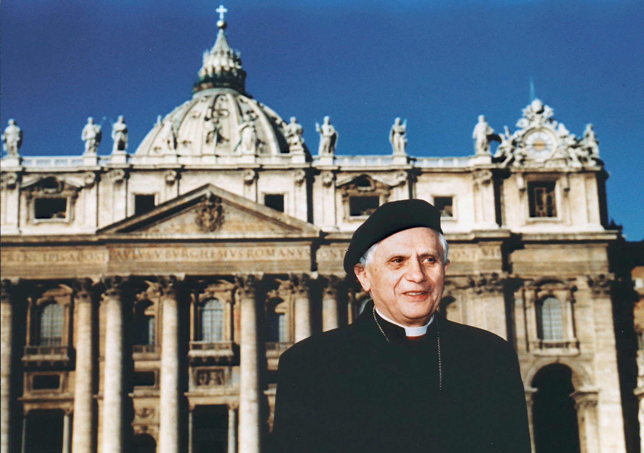 cardenal Ratzinger en la Plaza de san Pedro