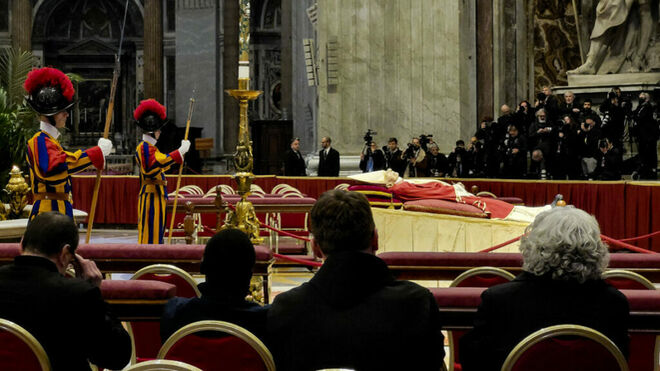 Capilla ardiente de Benedicto XVI