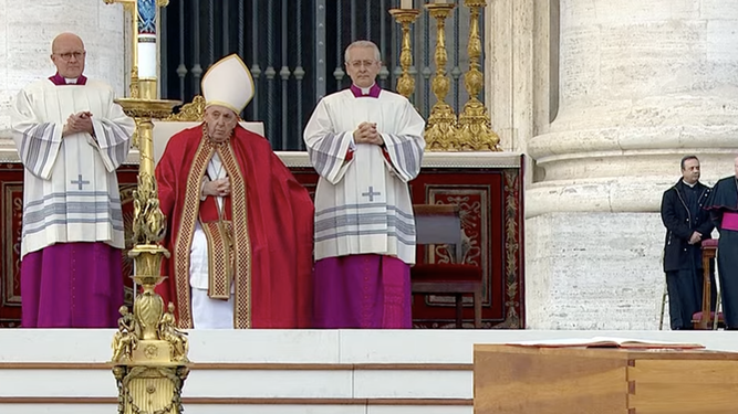 FRancisco y el féretro de Benedicto