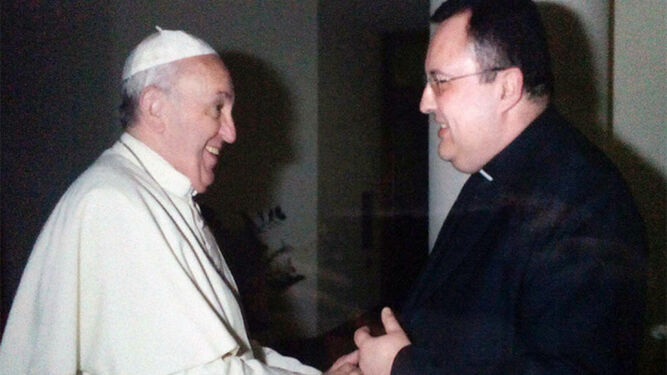 El Papa saluda a Alberto Royo Mejía