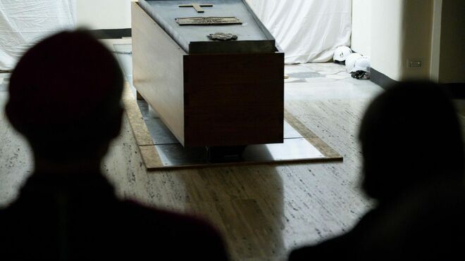 Tumba de Benedicto XVI en la cripta vaticana