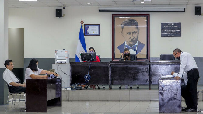 Rolando Álvarez en la sala del Juzgado