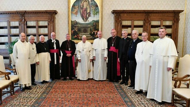 El Papa, con el Consejo Primacial de la Confederación de los canónigos regulares de San Agustín