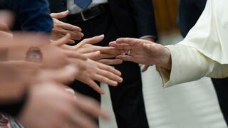 Las manos del Papa a los niños de la Comunidad Papa Juan XXIII