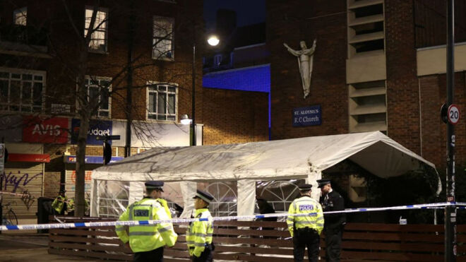Un tiroteo contra una iglesia católica en Londres deja seis heridos