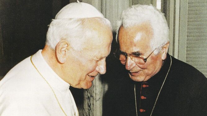 Pavel Hnilica con Juan Pablo II
