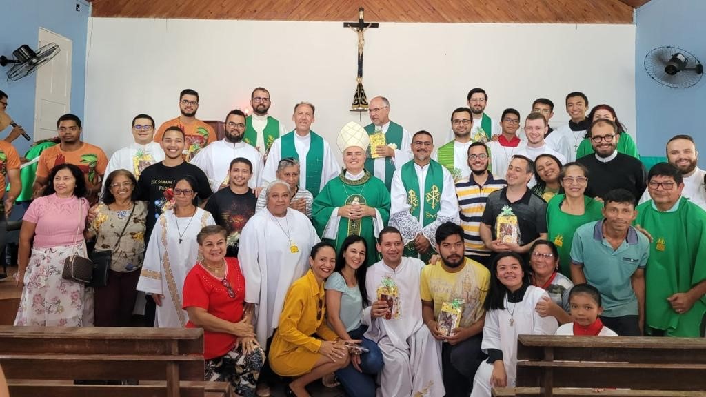 Mons. Mauricio en Cacau Pirera