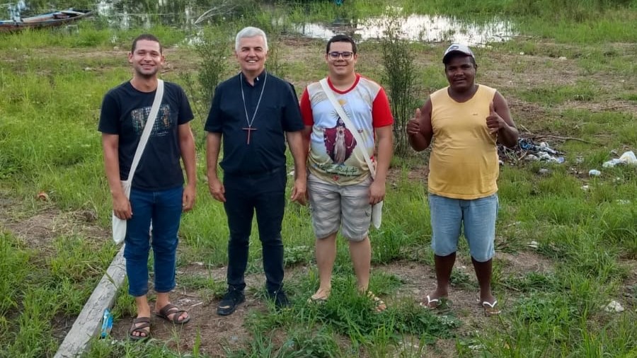 Mons. Mauricio en misión