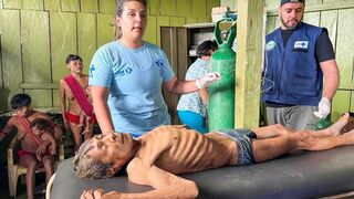 Anciano Yanomami es atendido
