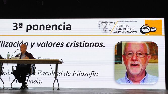 Juan Antonio Estrada durante su ponencia
