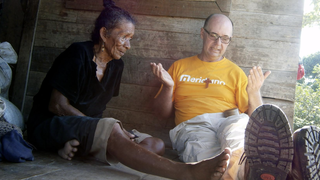 José Vicente Nácher, rezando en la Mosquitia