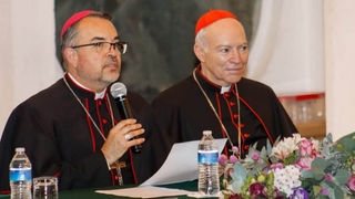 Cardenal Carlos Aguiar Retes y monseñor García Jasso
