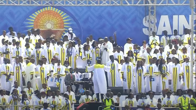 El coro que cantó y bailó en la misa del Papa en Kinshasa