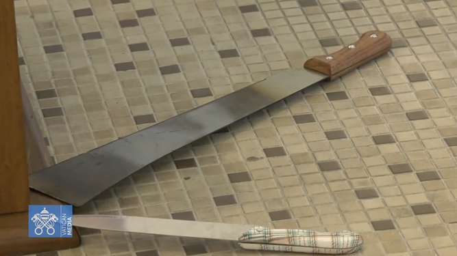 Los machetes que entregaron los niños y con los que fueron asesinados sus familiares