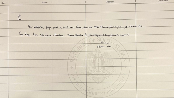 Firma del Papa en el libro de honor