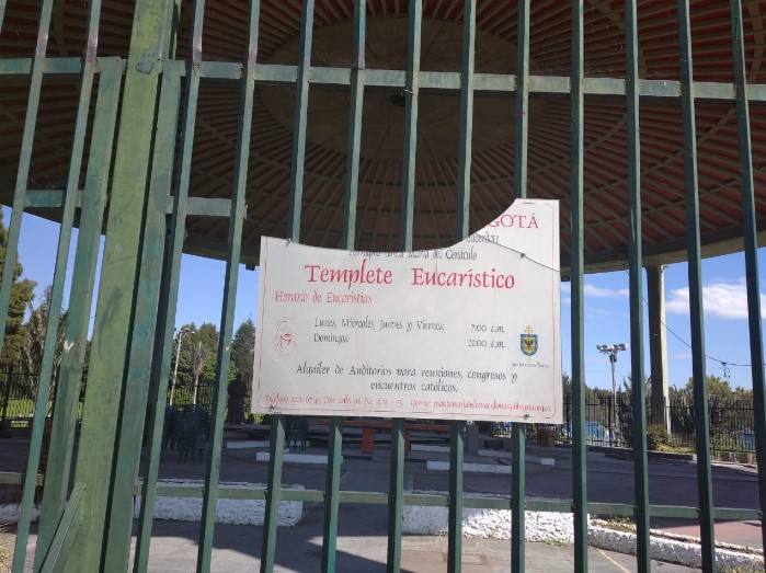 aviso parroquial del templete de Bogotá