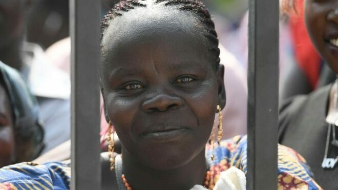 Mujer sudanesa en la misa del Papa en Juba