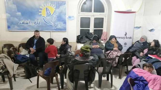 Una parroquia de Alepo con gente que ha perdido sus casas