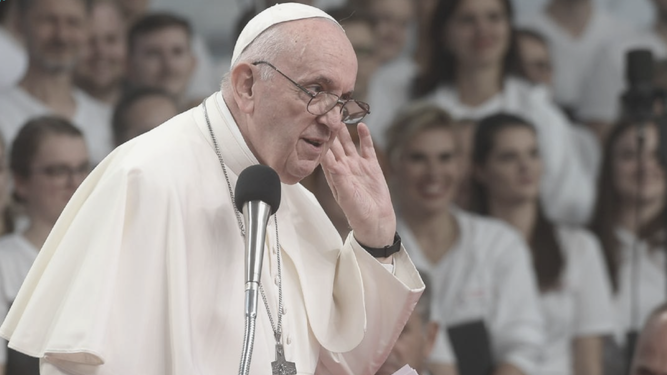 El papa Francisco, en un gesto de escucha