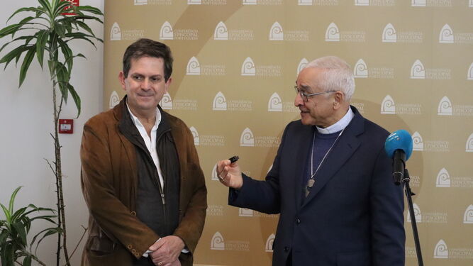 José Ornelas y Pedro Strech, durante la entrega del informe