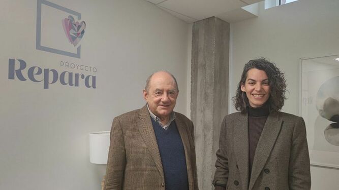 Miguel García-Baró y Lidia Troya, coordinador del proyecto y de primera acogida, respectivamente, de Repara
