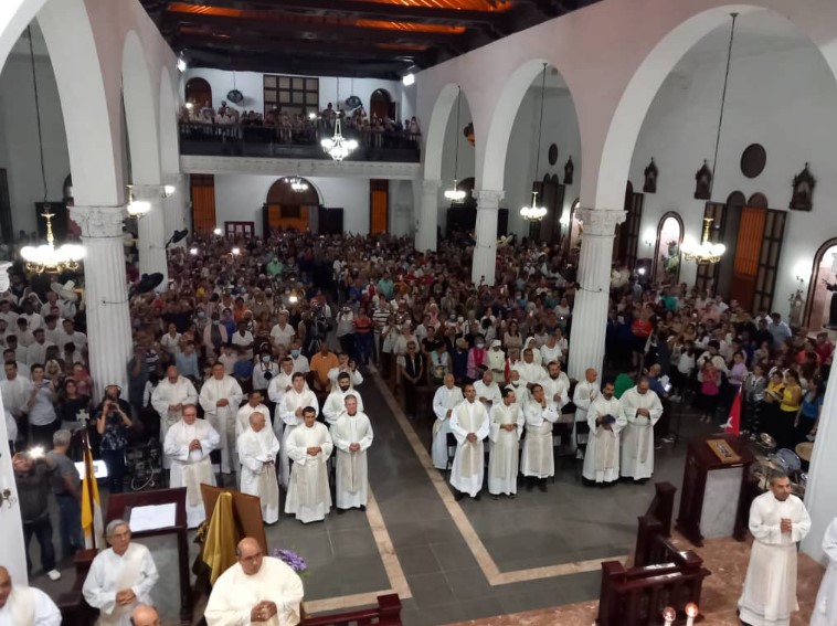 asamblea litúrgica presidida por el cardenal Stella en Cuba