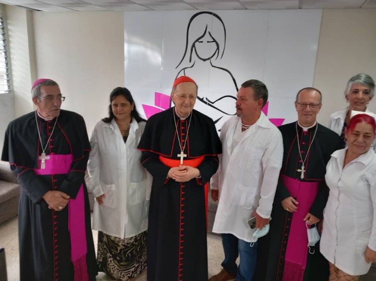 cardenal Stella visita el hospital san Lázaro de Cuba