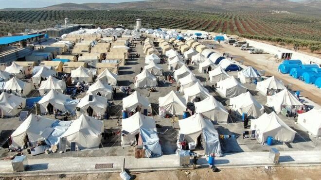 Campamento en Jandaris de superviventes del terremoto