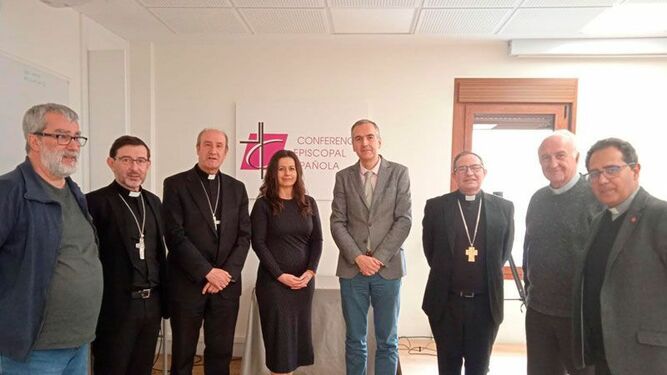 Los obispos, con los representantes de las organizaciones empresariales