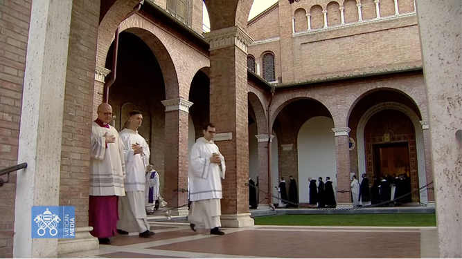 Detalle de la procesión en el Miércoles de Ceniza desde la iglesia de San Anselmo