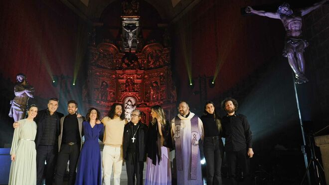 Más de 3.000 vallisoletanos siguieron con pasión el 'Via Crucis' de Toño Casado en la catedral