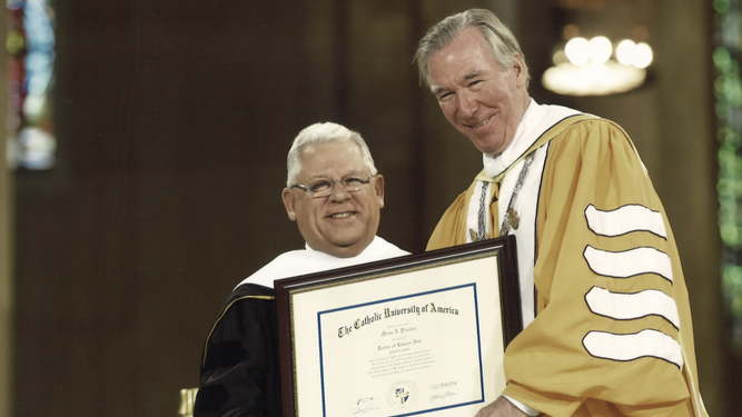 Mario Paredes doctor honoris causa