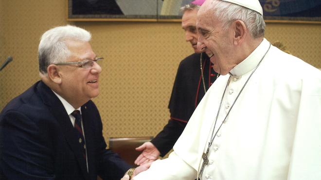 El Papa y Mario Paredes
