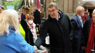 Feijóo, en San Antón, con el padre Ángel