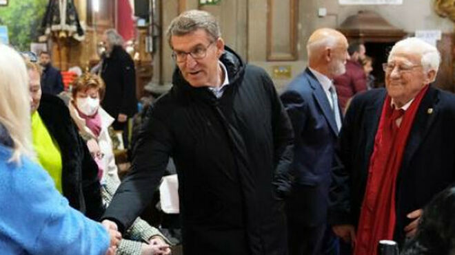 Feijóo, en San Antón, con el padre Ángel