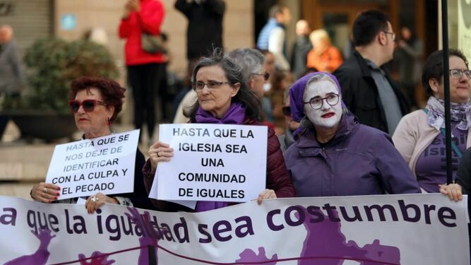 Revuelta de mujeres en la Iglesia