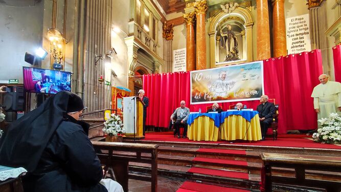 El P. Ángel, y sor Lucía, durante la inauguración de la Semana de Francisco