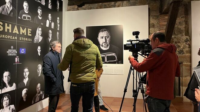 Joseba Segura, visitando 'Shame' este viernes