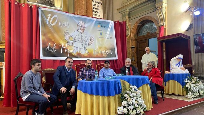 Los participantes en la mesa de experiencias en la jornada de clausura de la 'Semana de Francisco'