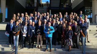 Foto de familia con los rectores y representantes de los equipos directivos de las Universidades de Deusto, Pontificia de Comillas, Loyola, IQS, Esade, Centro Universitario Sagrada Familia (SAFA) e INEA, instituciones que conforman UNIJES