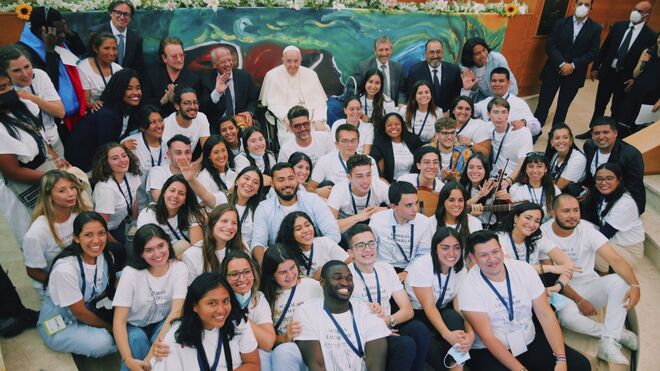 Francisco, con los jóvenes de Scholas