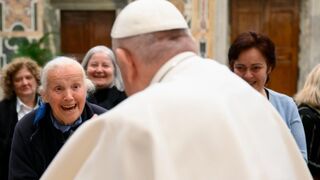 El Papa, con los feriantes