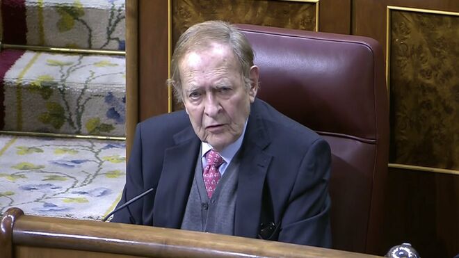 Ramón Tamames, durante la moción de censura
