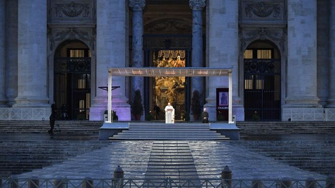 Francisco, en la peculiar bendición 'Urbi et orbi' del año de la pandemia